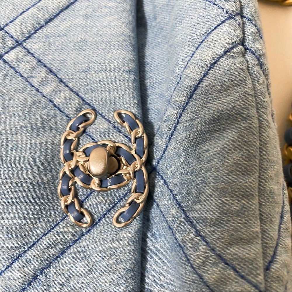 CHANEL 19 Handbag Medium Blue Denim - Picture 7 of 12